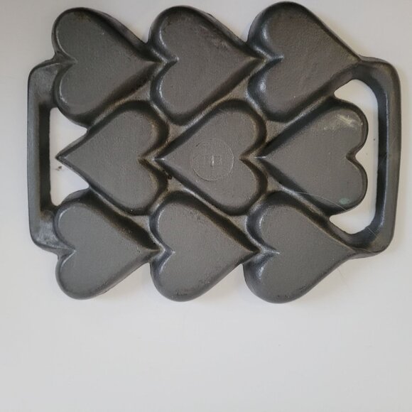Vintage John Wright Cast Iron Heart-Shaped Baking Pan Mold With Handles - Picture 3 of 4